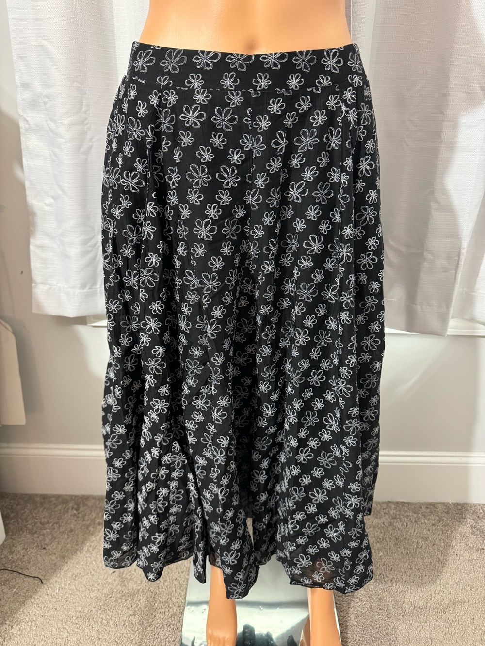 Pretty Easel size S black white floral pull on lined midi skirt new